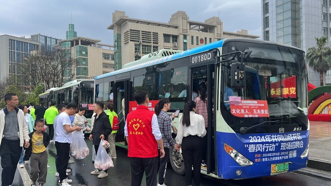 吉安公交:馬拉松賽道上的流動(dòng)風(fēng)景線