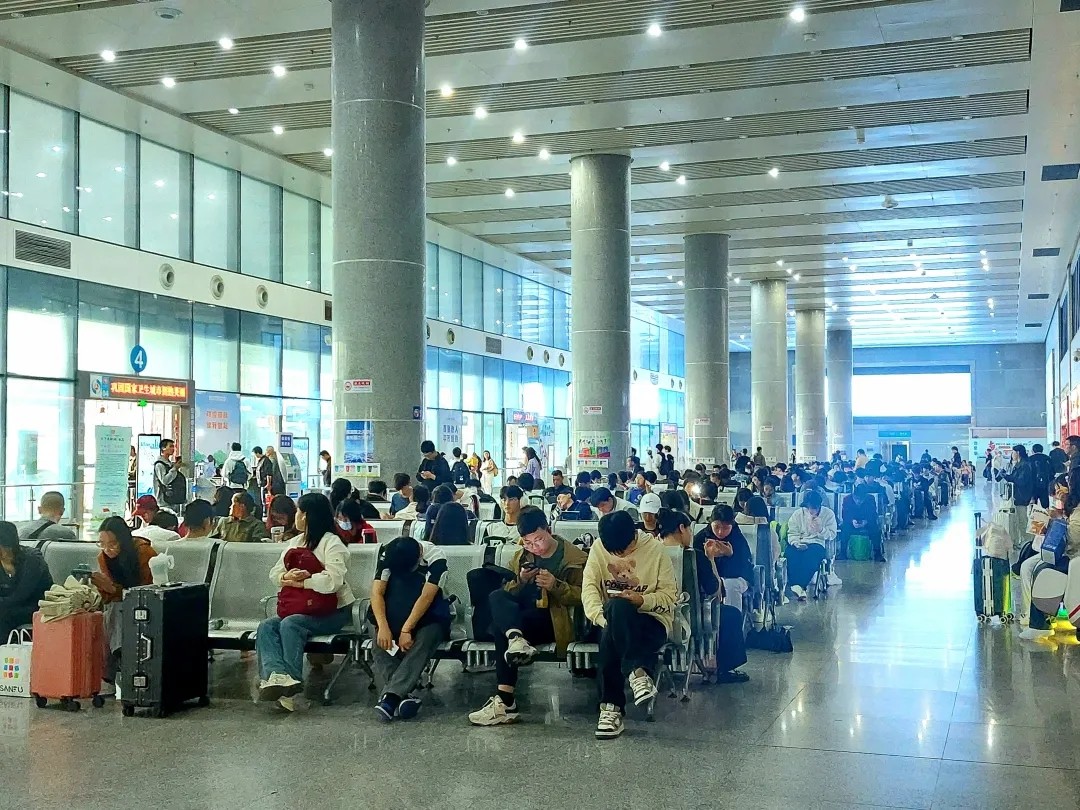 都市城際公交:積極備戰(zhàn)清明假期運(yùn)輸 預(yù)計(jì)發(fā)送旅客3.5萬人次