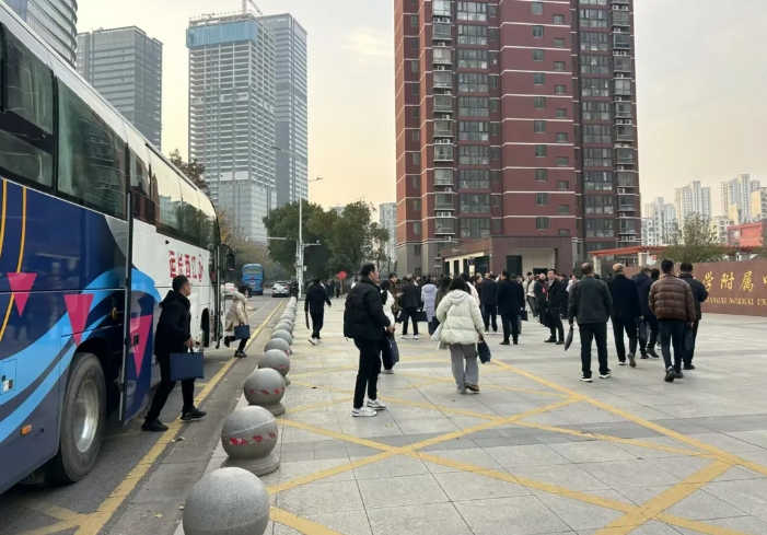 都市城際公交:圓滿完成全國(guó)第三十一屆校長(zhǎng)峰會(huì)運(yùn)輸保障任務(wù)