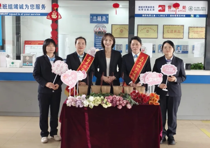 上饒汽運(yùn):客運(yùn)站里的暖馨花事