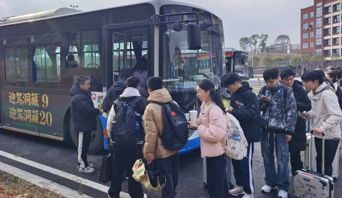 新余公交:開通公交專線 助力學生平安回家